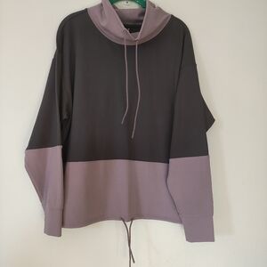 Athleta Hermosa Mock Neck Sweatshirt Dark Gray /Maroon Size Medium (Tiny Flaw)